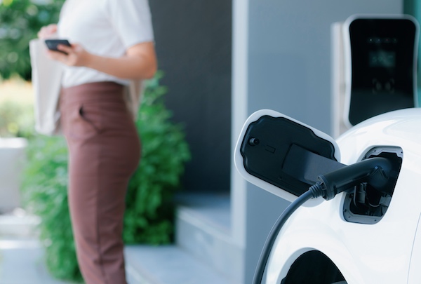 Instalamos tu punto de recarga para coches eléctricos en Madrid.